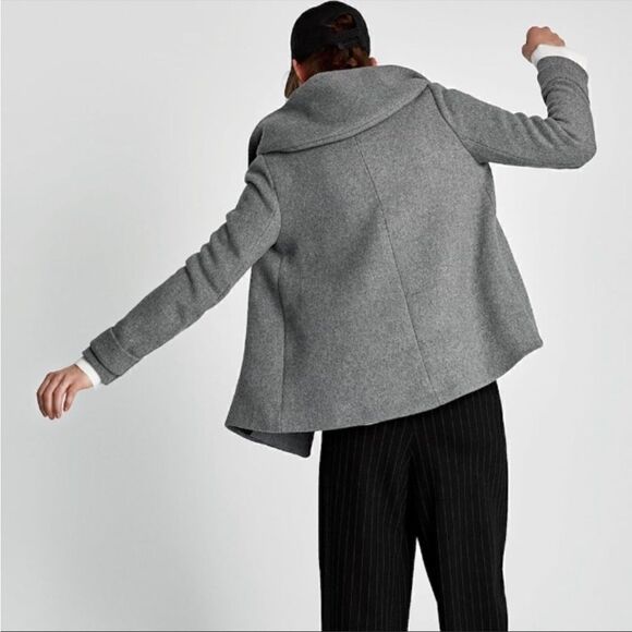 BEAUTIFUL WOMEN’S SIZE MEDIUM ZARA BASIC SHORT WOOL COAT W/WRAP COLLAR - Picture 3 of 14